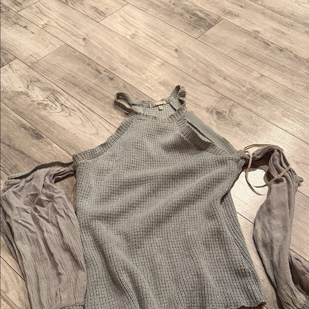 Gimmicks by BKE Gray Cold Shoulder Blouse